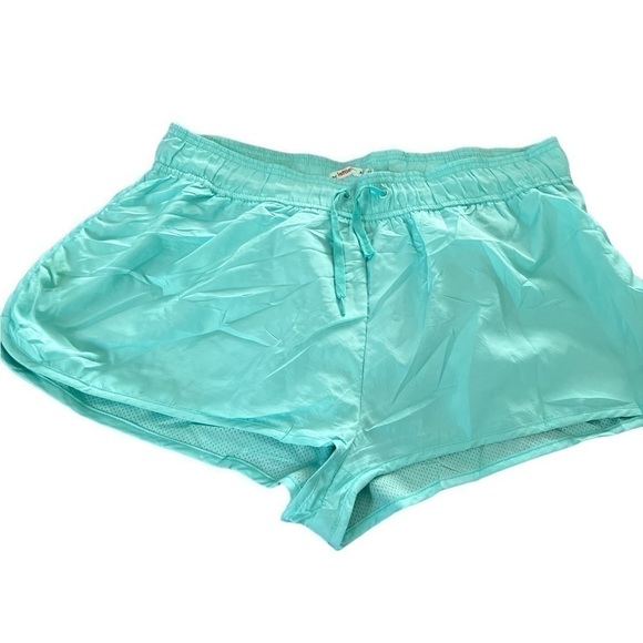 Womens light teal green background sport short - Picture 1 of 8